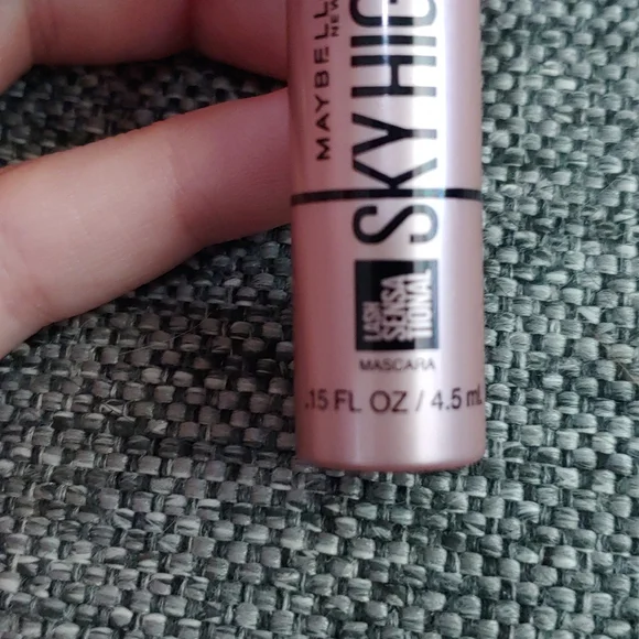 Maybelline New York Lash Sensational Sky High Mascara Very Black Mini Size NWT - Picture 4 of 4